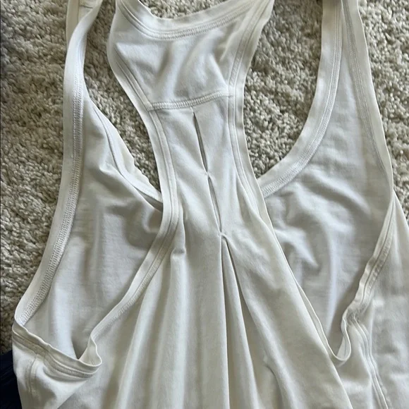 Lululemon lot of 4 Love tanks - Picture 4 of 6